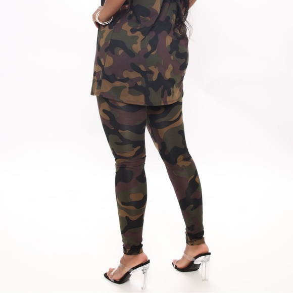 ๐FASHION NOVA Camo Leggin Set in Brown/Green Camo - Picture 2 of 11